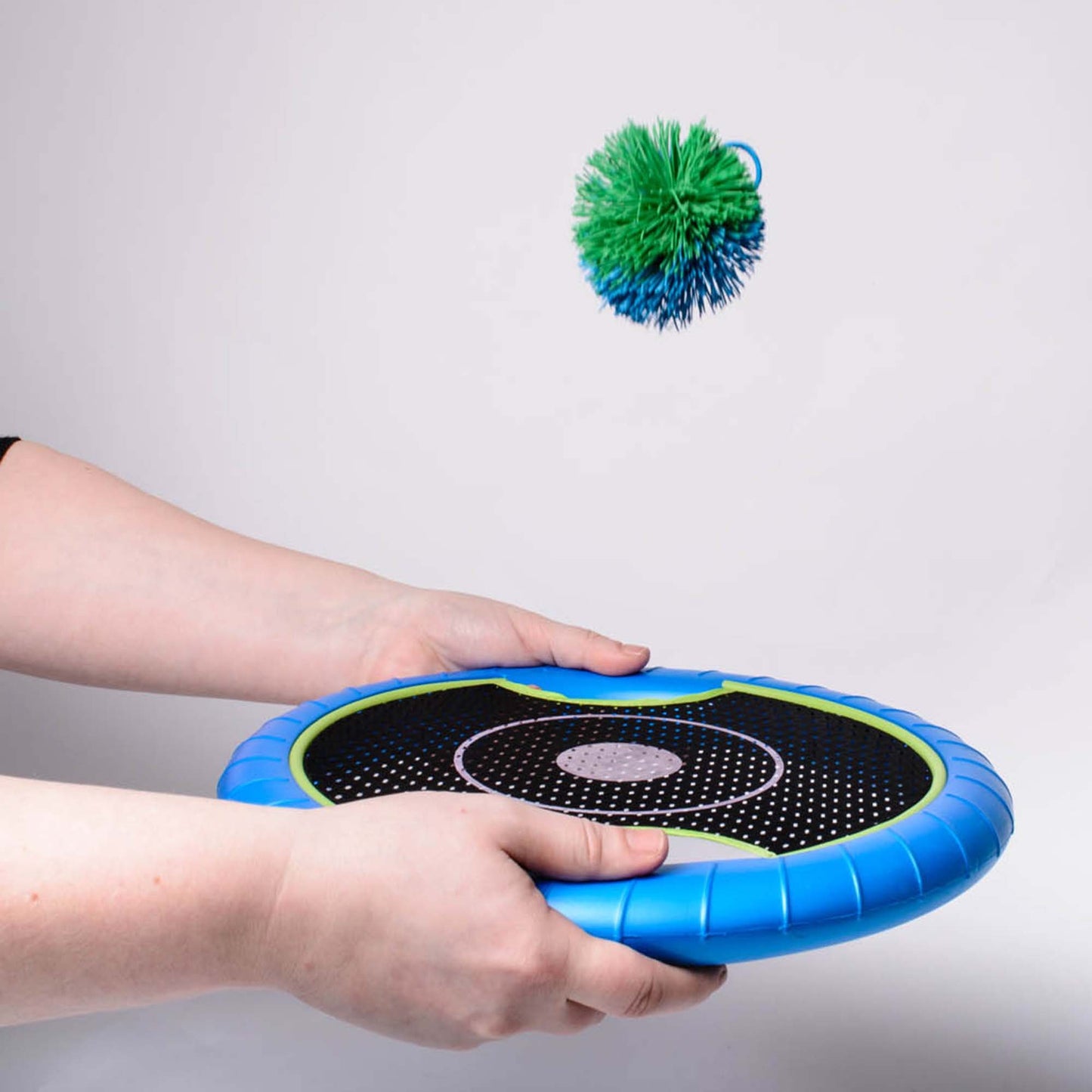 Eduk8 Bounce n Catch Disc Game - Fun Playtime for Children Indoor or Outdoor | Set of 2 with Soft/Fuzzee Ball
