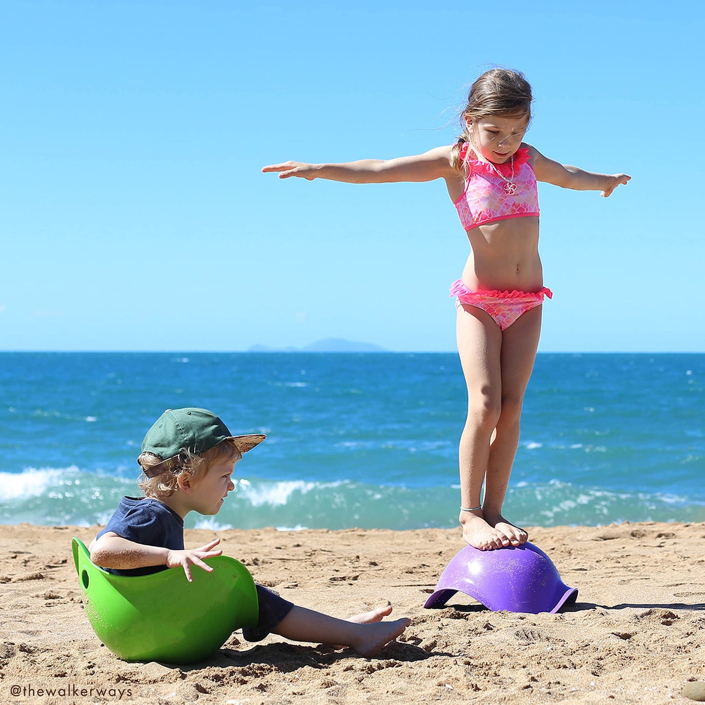 MOLUK Bilibo Open-Ended Sensory Toy for Toddlers & Kids, Swiss Design for Balance, Spinning & Imaginative Play, Durable Indoor & Outdoor Toddler Toy for Children Aged 2+, Purple